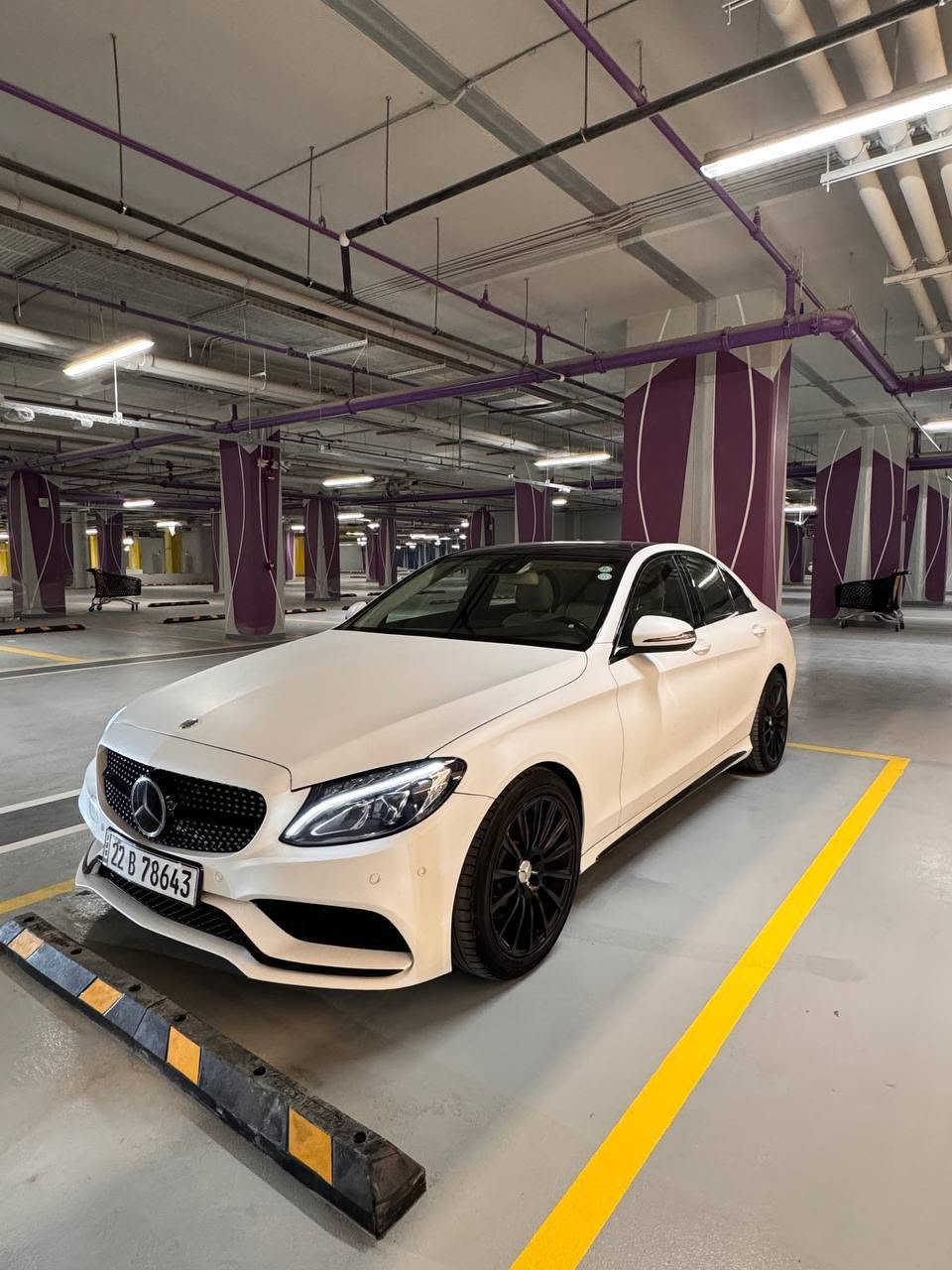 للبيع مرسيدس بنز C300 موديل 2017 – وارد أمريكي  –نظافة ممتازة
Mercedes-Benz C300 2017 – American Specs 🇺🇸

لون أبيض وسقف اسود مميز ومن الداخل جلد ابيض  فاخر / محرك تيربو 4 سلندر سعة 2.0 لتر بقوة تقريبية 241 حصان / جير أوتوماتيك 9 سرعات / فتحة سقف بانوراما / شاشة وسطية / نفقيشن / كاميرا خلفية / حساسات أمامية وخلفية / تشغيل بصمة / دخول ذكي / مثبت سرعة وتحكم من المقود / أوضاع قيادة متعددة / إضاءة LED / جنوط أصلية  حجم 18/ السيارة بحالة ممتازة واعتناء وصيانه أول بأول/ 

حادث السياره بنيد فقط .؟؟

الممشى: 70000 ميل 

📌 للجاد فقط، التواصل اتصال أو واتساب.
***********

MercedesC300 #MercedesBenz#  #LuxuryCars #CClass
