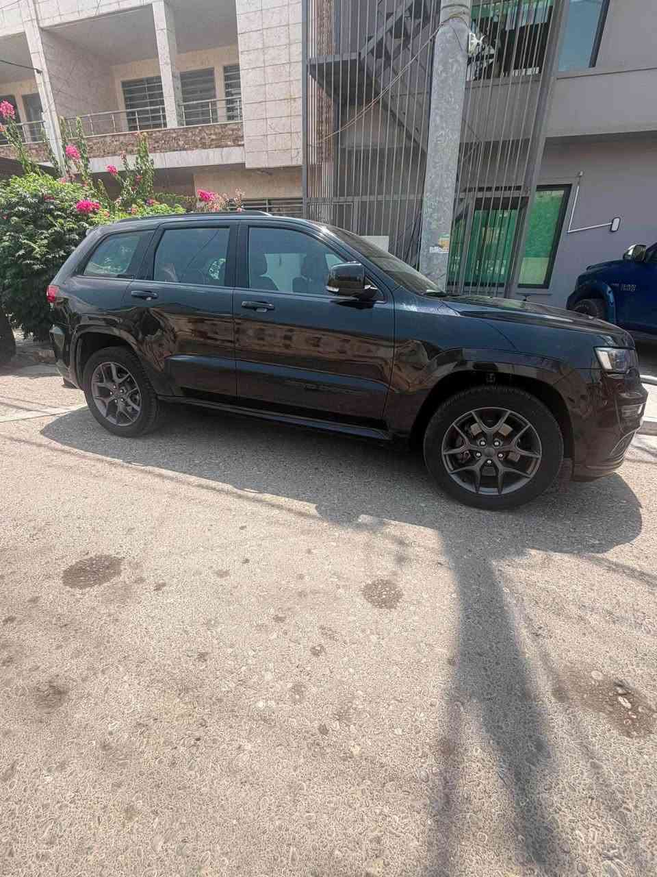 جيب كراند شيروكي لمتد S .

الموديل : 2020 . (خليجي) . 
المحرك : V6.  3.6L .
العداد : 47 الف مايل 

السعر : 29,000 دولار

بيع او مراوس مع سيارات ارقام شمالي فقط
 
◾المواصفات :
▪️ رادار . 
▪️ نظام وقوف السيارة الذكي. (AUTO PARK)
▪️ تحذير الخروج عن المسار .  
▪️ نقطة عمياء .
▪️دفع رباعي 4x4 . 
▪️ فرش المقاعد من الجلد . 
▪️صفي المقاعد الأمامية كهربائية .
▪️ذاكرة لحفظ وضعيات الجلوس . 
▪️صفي المقاعد الأمامية مع تدفئة . 
▪️ ويل قياس 20 انج .
▪️مقود السائق كهربائي . 
▪️تدفئة ستيرن . 
▪️ سقف بانوراما .
▪️شاشه كبيرة 8.4 انج .
▪️نظام الملاحة (GPS) . 
▪️نظام خاص للطرق الوعرة . 
▪️ مصابيح امامية زنون . 
▪️ المصابيح الأمامية مع LED لايت . 
▪️كشافات ضباب بروجكتر زنون . 
▪️تشغيل عن بعد .
▪️صندوق كهربائي .
▪️ حساسات أمامية . 
▪️ حساسات خلفية .
▪️كاميرا خلفية .
▪️بخاخ ماء لتنظيف المصابيح الامامية .
▪️مرايا متحسسه للضوء العالي . 
▪️مرايا جانبية قابلة للطي . 
▪️ بلوتوث تلفون . 
▪️محدد سرعة . 
▪️ نظام تشغيل واطفاء اوتماتيكي للمحرك للتوفير من صرف الوقود . ( Auto Start System ) .
▪️نظام بريك اوتماتيكي ( Auto Break System ) .

الموقع : اربيل 

للاتصال او استفسار على 
*********** واتساب 
*********** عادي
