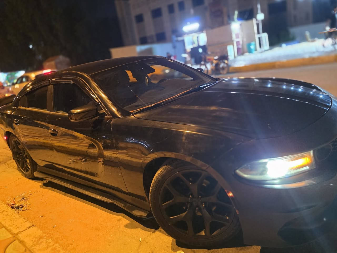 سلام عليكم جارجر مديل ١٧ نص فول بصمه سياره بيه ٣ قطع صبغ بدون داخل مكينه ٣٦٠٠ السعر  155 وبيه مجال رقم الهاتف ***********

