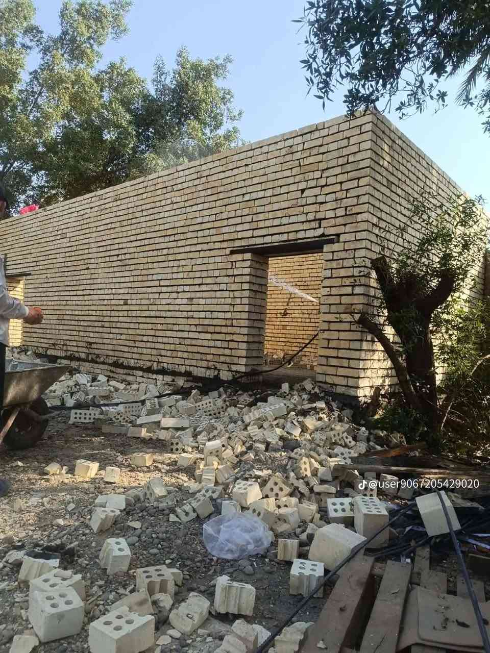 خلفه بناء درجه اوله ناخذه مقطوعه وبليوميه ***********داخل العماره فقط

نص مكتوب في الصور:
- @user9067205429020