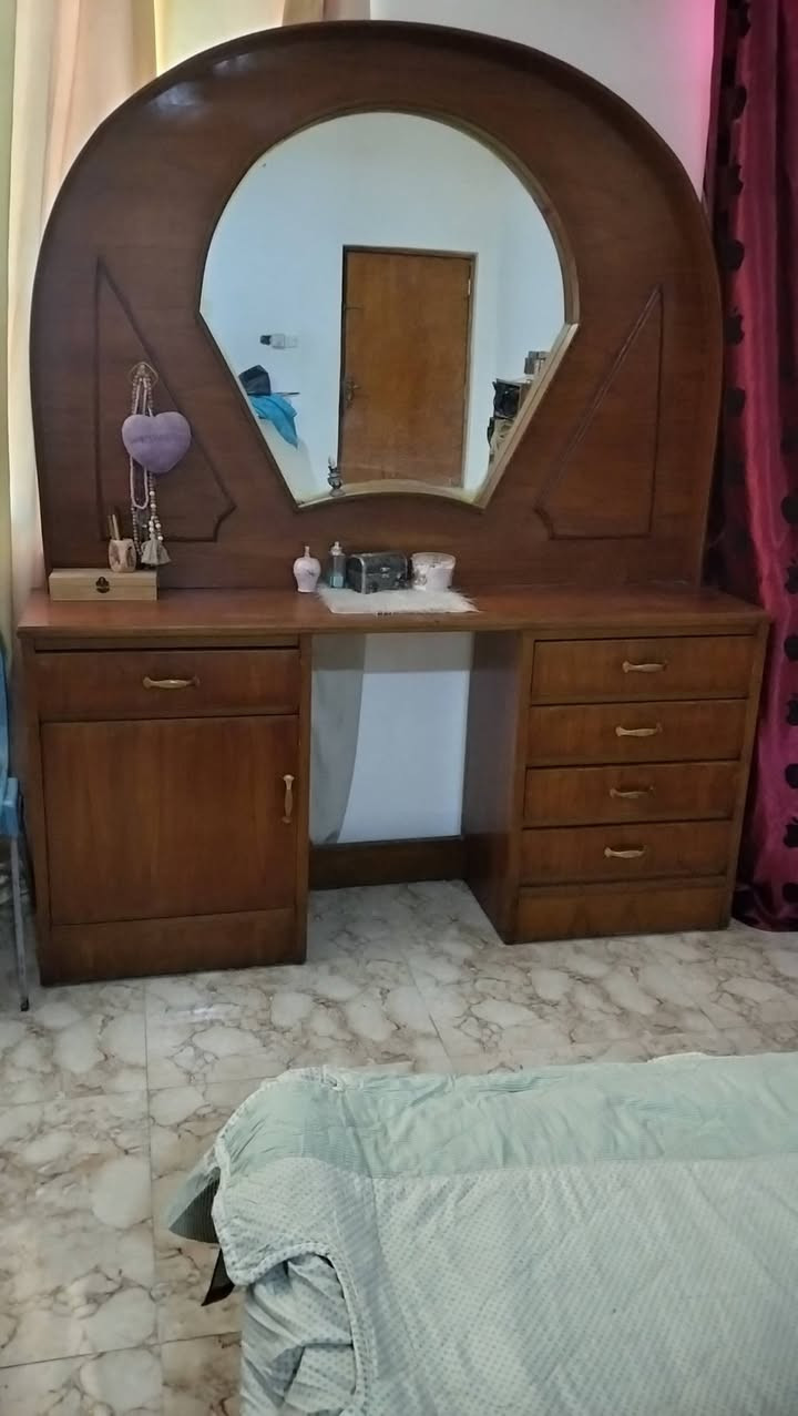 سلام عليكم غرفة اخشاب صاج نظيفة ست بوب الاتصال على هذا الرقم *********** واتساب
