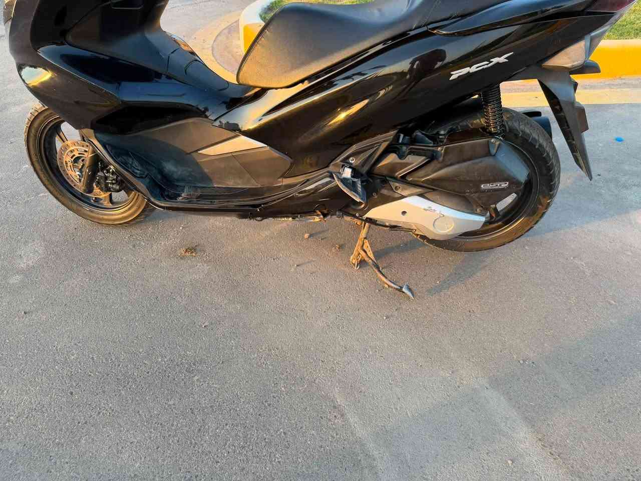 السلام عليكم دراجة PCX الجيل الثالث وارد ماليزي
الدراجة كفالة عامة بس بية ملاحظات بل كفرات سعر 13 وبية مجال 
مكان بغداد غزالية التواصل خاص او على الرقم ***********
