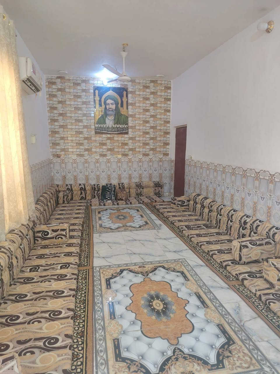 فرصة عقارية ممتازة بسعر مناسب جداً للبيع ! 🏠💥
تفاصيل العقار:

​المساحة: 300 متر مربع 📐

​الملكية: طابو صرف (سند ملكية صِرف) 📜✅

​حالة البيت: جاهز للسكن فوراً 🔑✨

​محتويات المنزل:

​4 غرف نوم واسعة 🬞🛏️

​استقبال للضيوف 🛋️

​صالة عائلية 🏠

​كراج للسيارات 🚗 Garage

​صحيات خارجية 🚿🚽

​العنوان:

الشارع مقابل محلات الجام - الصوب الصغير 📍🗺️

​السعر ورقم التواصل:

​السعر مناسب جداً (سعر بلاش لسرعة البيع) 💰🔥

​للتواصل والاستفسار: *********** 📞📱

