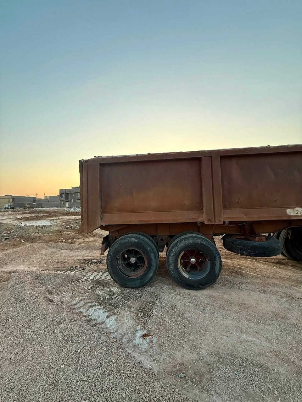 مقطوره للبيع طوناجية فارغها ٨ طنان السعر ٦٠ وبيها مجال
***********
