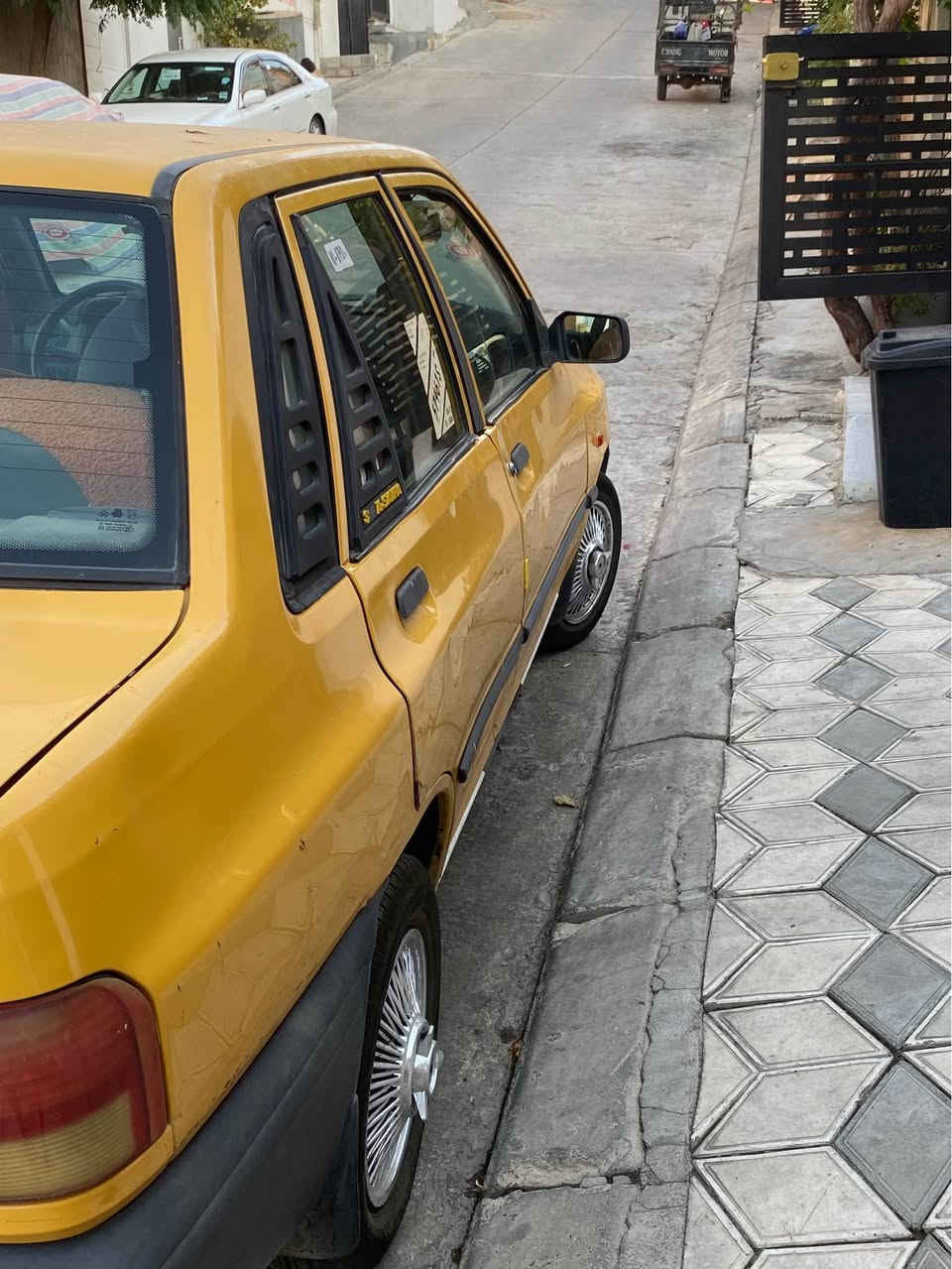 سایپای ئێرانی بۆ فرۆشتن مۆدێل ٢٠١٢ 
سەنەوی بەشەرت کێشەی مرورو مەفرەزەی نیە.  سەیارەیەکی جایزو تنو تۆڵە 
گێڕو مەکینەی بەشەرتی فەحسو فیتەر 
سەیارەکە دەعمی نیەو پێشو پشتی کەپسە 
سەیارەکە پاکەو هەیکەلی نەژاکاوە دوسەوپەنجا دیناری تەبع مەسرەفی تیانیە ماڵی کەسابەتە
کارەبایی کامل ئیشەکات 
تەبرید بەس غازی تیانیە

سەیارەکە هی مەعرەز نیە هی ماڵی خۆمەو زەرورم بۆیە ئەیفرۆشم بەدڵ خزمەتم کردووە هەتا لایتەکانی حەفتاهەزارم پێیاوە ماشەڵا لەحیم چۆنە ئاوایە
بەنزین هەر بۆنی ئەکات
سعریشی ٢٥گەڵاو معامەلەیەکی کەم 
*********** السليمانية, العراق
