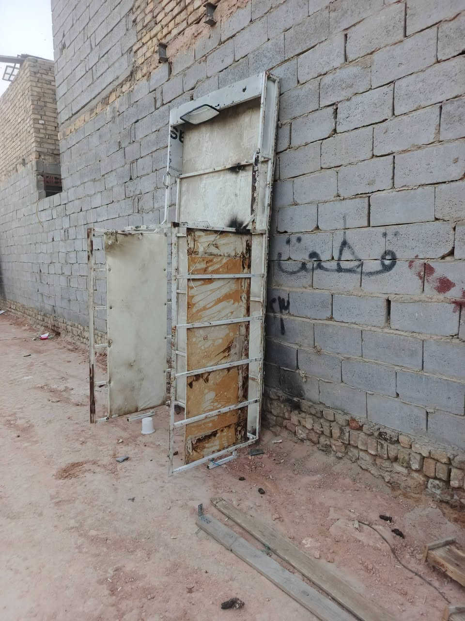 السلام عليكم
 غراض للبيع ويل جمره الاصلي الي يجي وياهة النفخ  سعره 25 وبي مجال 
 المحجر مال جمره سعره  75 وبي مجال 
المصطبات مال امتيار سعرهن 20 وبيهن مجال 
مكاني نجف شارع كربلاء عامود 130 بل زركه 
الرقم ***********
