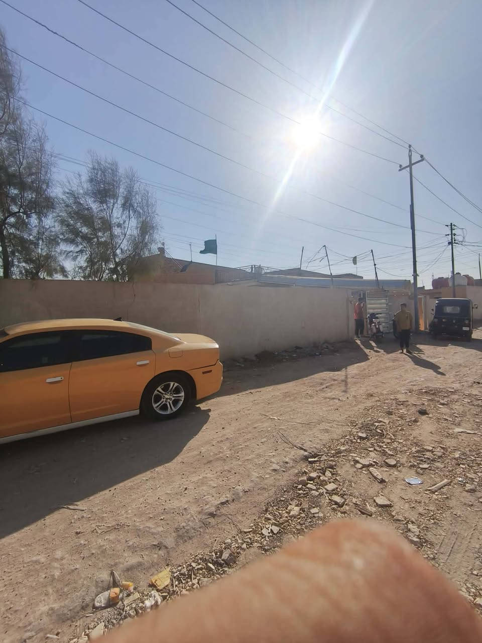 السلام عليكم
بيت للبيع مساحت البيت الكلي 2000 +قطع داخل لبيت 5
مشمول بل طابو  عرض شارع مقابيله 19
يبعد عن شارع ابو لماش السايدين 75 م
 
الديوانيه         14

 لغرف عدد 5.     5/4

المطبخ.        5/4

حمامات داخليه وخارجيه عدد 9

الصاله.     14/4

باقي تفاصيل ع الهاتف 
***********
