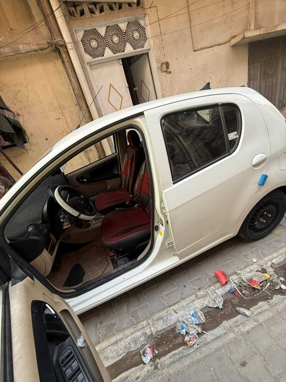 سلام عليكم جيلي مديل ٢٠١٢ كير مكينه خير من الله تبريد شغال سنويه ل2028 سعر  48وبيها مجال بسيط صدرها زين تايراتها جدد سياره حلوه مال بيت عنوان رحمانيه الجعيفر قرب شارع حيفا ***********
