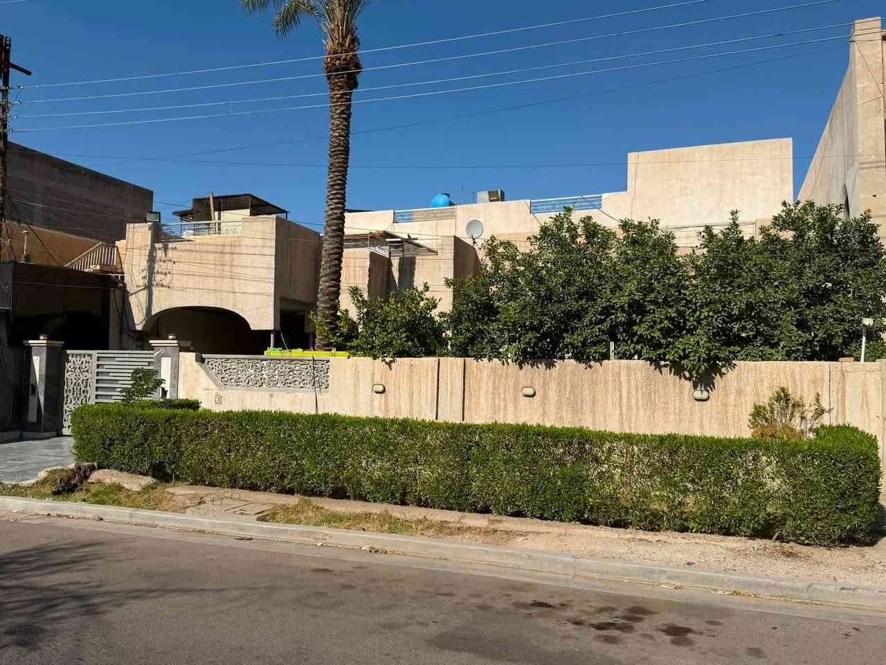 200 متر للبيع واجه 10 نزال 20 تجاري او سكن سعر قطعه ارض الغزالية شارع المشجر السايدين للاستفسار ***********
