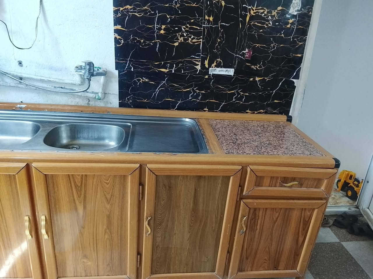 سنك
للبيع  نضيف مابي اي شي  

قياس مترين ونص   2,5
150بي مجال. مكان ديالى 
‏‪***********‬‏
