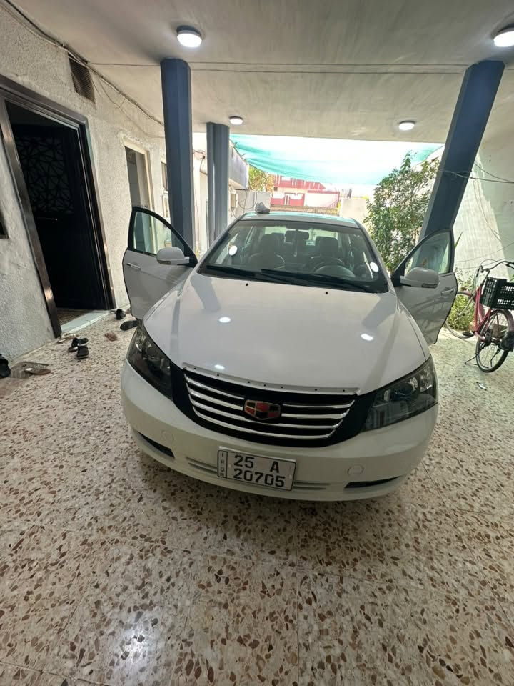 جيلي امكراند Ec7    موديل 2013 محرك 1800 كورلا بيكاتشو محور. بيها 3 قطع جاملغين و بونيد مبدل تجاري  مواصفات. فتحه سقف و ساشه كبيره و جامات كله كهربائي  رقم كركوك جديد 
سنويه 29 يخلص  صدر شويه تعبان. 
 سعر 57 و بيها مجال.  مراسله واتساب  فقط 
***********
