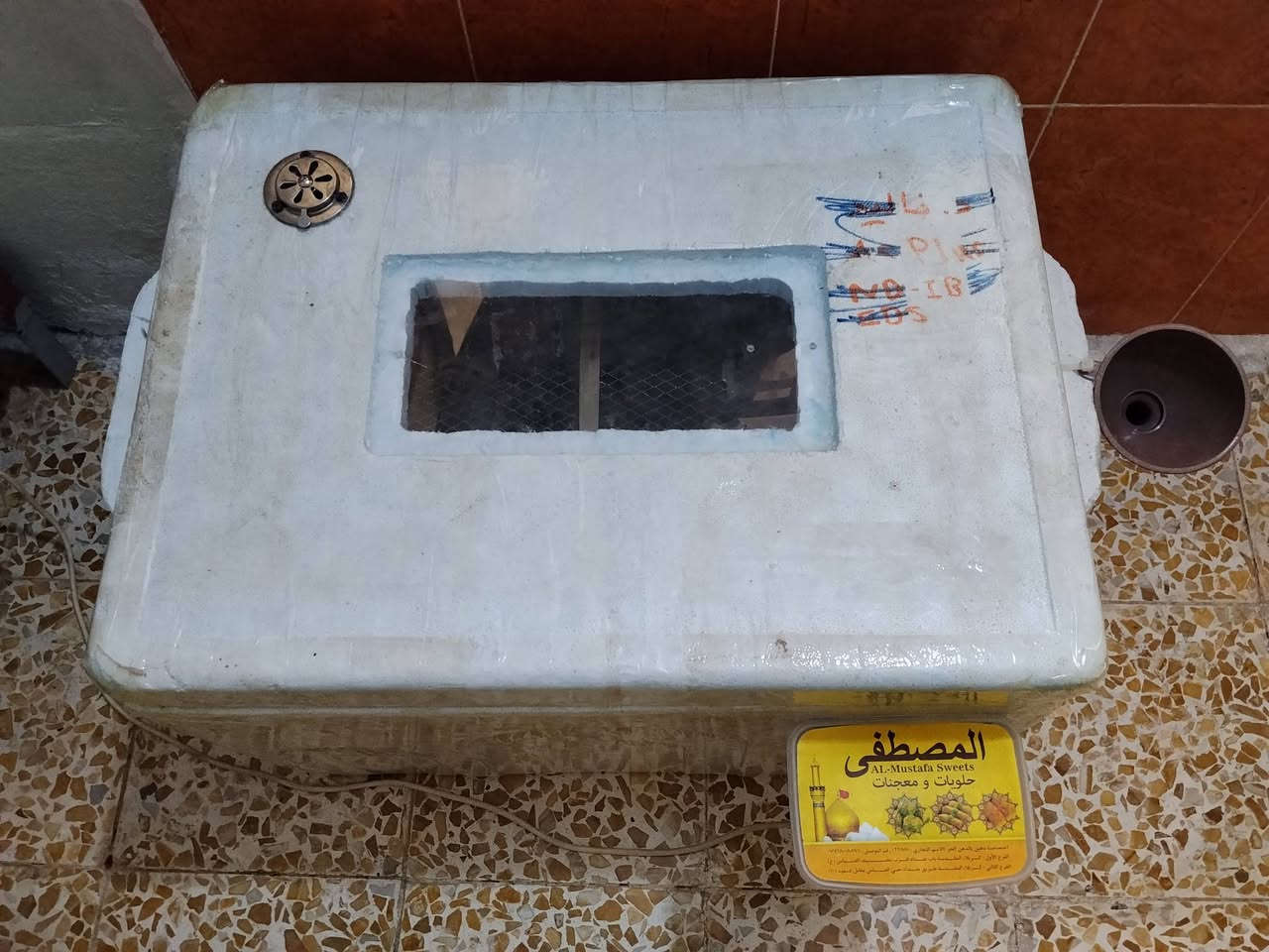 السلام عليكم
فقاسة فلين صناعة يدويه للبيع
تفقيسها كلش ممتاز جهاز stc1000 الأصلي
سعة 100 بيض
سعرها 65 الف
 اتصل ***********

