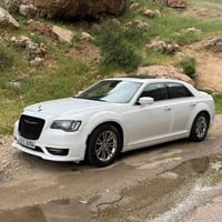 اوباما 2015 السياره نضيفه حيل بيها بوند مبدل بدون دواخل وبيها شبر كارت...