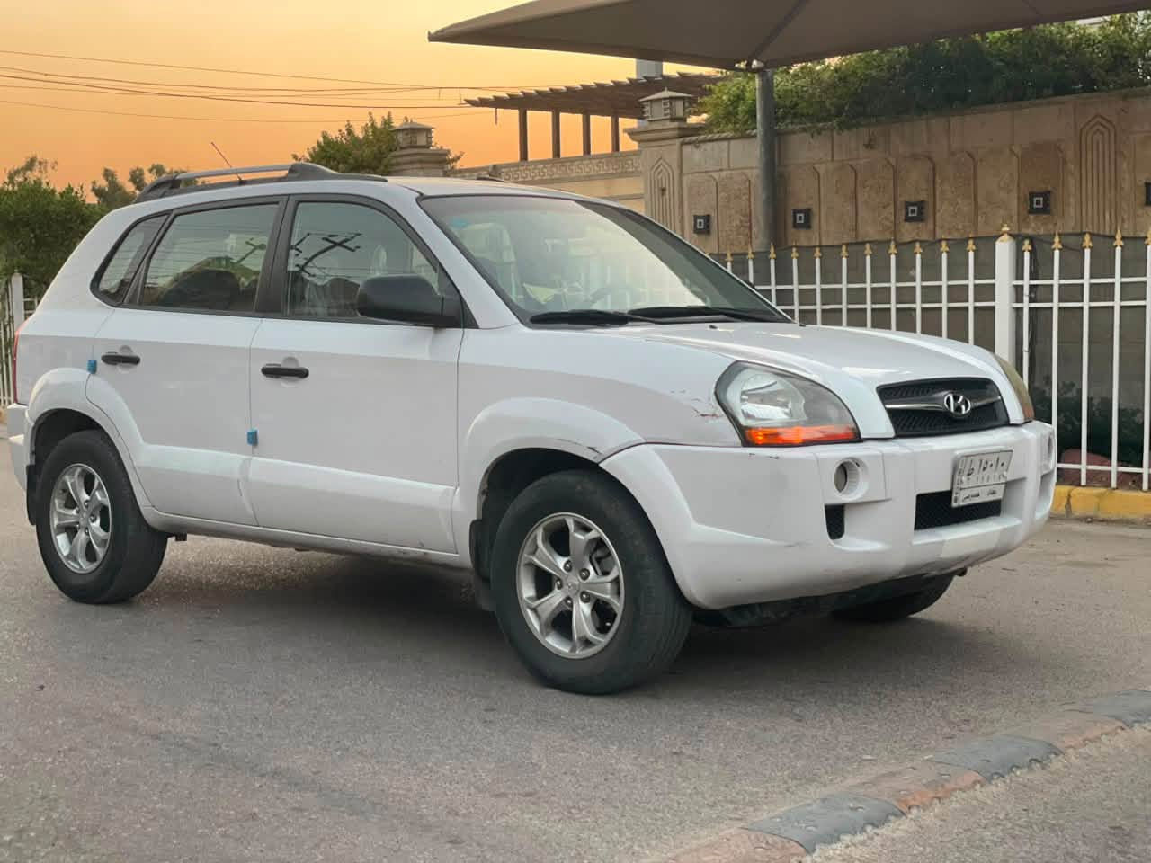 السلام عليكم :

🚘 للبيع Hyundai Tucson 2009 خليجي🪬

• بنيد مبدل نفس اللون
• شرط السونار فقط
• محرك 2000 دوش مكفول، مامفتوح
• كير مكفول، مامفتوح
• ماشية 132 ألف كم حقيقي
• السيارة باسمي
• شرط التحويل ثاني يوم
• السيارة جاهزة للفحص والشراء

📍 للجادين فقط، الفحص على حساب المشتري
💰 السعر: 110 وبيه مجال
📞 للاستفسار /***********
العنوان / (بغداد الرصافه)

نص مكتوب في الصور:
- HYUNDAI TUCSON 2009 خليجي للبيع بنيد مبدل نفس اللون شرط السونار فقط محرك 2000 دوش مكفول، مامفتوح كير مكفول، مامفتوح ماشيه 132 الف حقيقي السيارة باسمي شرط التحويل ثاني يوم السيارة جاهزة للفحص والشراء السعر 110 و بيه مجال بسيط للاستفسار والتواصل *********** العنوان بغداد الرصافه المعجبه بالسعر يترك المنشور بكلمه طيبه