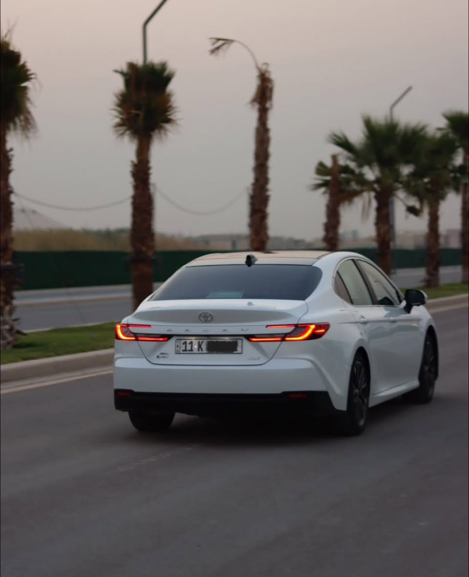 السلام عليكم
كامري XLE بريميوم بلس 
2025 فول مواصفات 
 اعلى مواصفات بالكامري 
سقف بانوراما ، تبريد وتدفئه المقاعد، سيترن تدفئه ، مقاعد كهرباء ونضام ميموري خزن  وجلد بالكامل ، داتا شو ، 4 كامرات 360 درجه مع رادارات وقياده ذاتيه وانظمه مساعده السائق ، نضام صوت jbl ، هند بريك بصمه اوتوهولد وانظمه قياده ، شاحن وايرليس 
ماشية 29 الف كيلو 
حادثها حافة البنيد السياره بحاله ممتازه 
السعر : 265$ 
للاتصال : ***********
مكاني بغداد اليرموك

