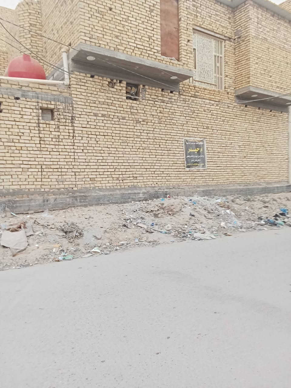 بيت في مدينة الصدر للبيع  ركن واجهتين  قريب على الاربعميه دار فرع واحد الاتصال على الرقم ***********وعلى رقم ***********
