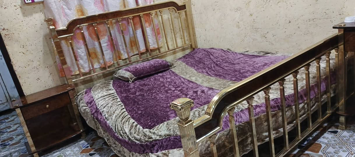 جرباية قياس 220×190 / ميز مراية / مجر عدد اثنين 
قويات كلش حديد ثقيل 
ميز المراية الجرارت مالته محتاج ادامة فقط هذ الي بيهن 
اما اباقيات نظيفات كلش حتى الجرباية والمجرات
اشتريتهن من سفان انتقلت لبيت جديد المشكلة بجرباية كلش قياس ما يناسب وضعي بالغرفة
المكان البصرة الزبير
السعر 300
للتواصل *********** واتساب
