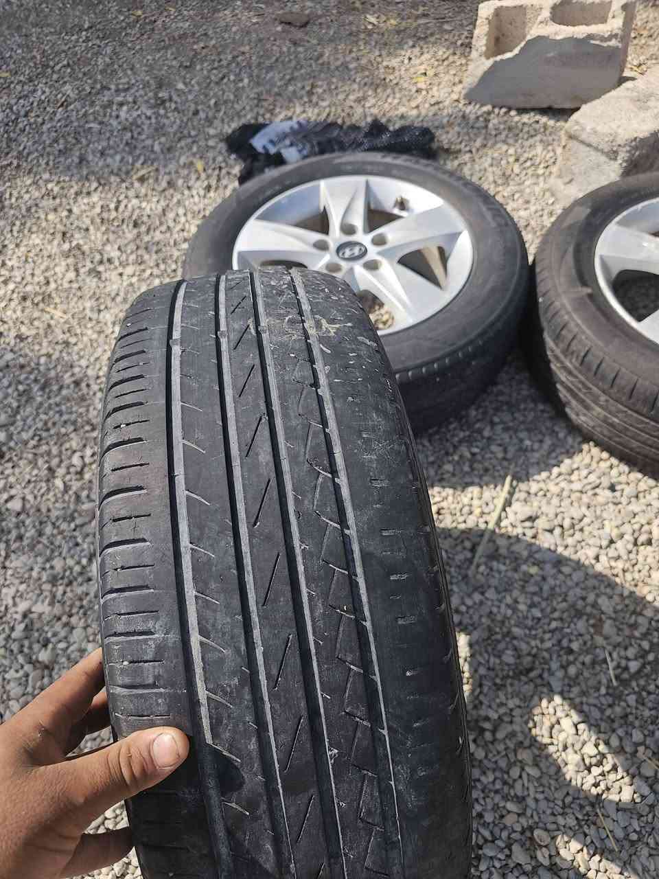 سلام عليكم تايرات سوناتا  كاملات ثنين جدد وثنين نص ونص
