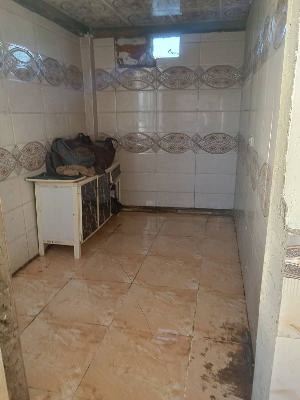 شقة سكن شباب طلاب موضفين قرب باب المعظم
غرفتان نوم ومطبخ وخدمات مثل ما موضح بالفديو والصور 
سخان + ماطور ماء + بوستر + خط مولد + خط انترنت . 
ايجار 500 
العنوان شارع شيخ معروف قرب تقاطع شارع حيفا وشارع  6 العلاوي

واتساب حصرا غير متواجد على الفيس 
***********
