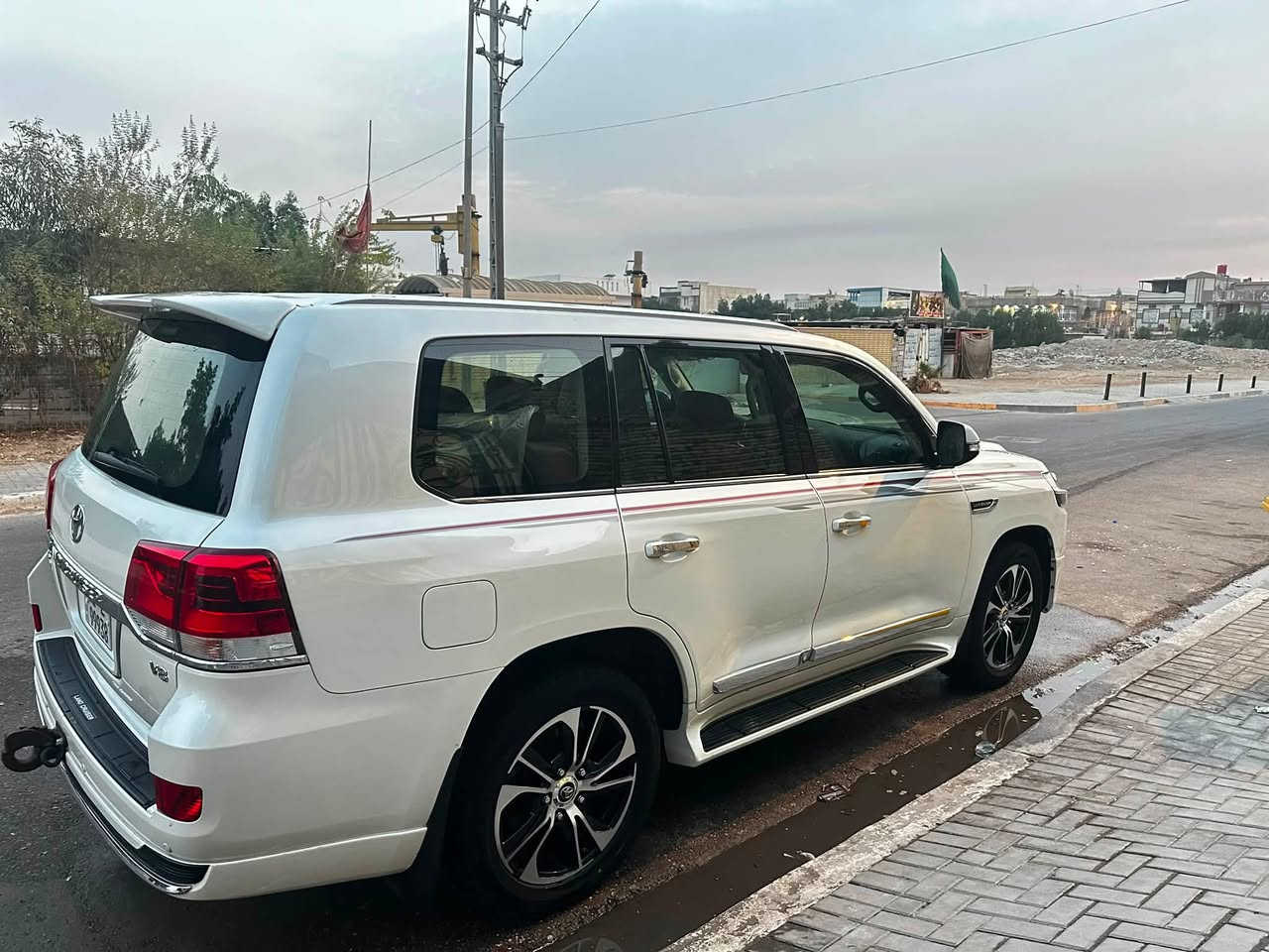 🚘 تويوتا لاند كروزر 2021 خليجي للبيع

لاند كروزر موديل 2021 خليجي، سيارة نظيفة ومحافظ عليها، جاهزة للبيع.

🔹 السيارة مغلفة PPF بالكامل للمحافظة على البدي والطلاء + الجام مغلف عازل حراري 
🔹 داخلية مشمشي جلد + شامواه، مرتبة وفخمة
🔹 المواصفات خليجي كاملة وباقي المواصفات مثل مواصفات اللاند كروزر الخليجي المتعارف عليها بالعراق
🔹 يوجد تعديل بارد بمقدار أربعة أصابع في مقدمة البنيد، والتعديل خارجي فقط بدون أي ضرر داخلي
🔹 السيارة نظيفة ومحافظ عليها من الداخل والخارج
🔹 لا تحتاج أي مصاريف، جاهزة للاستخدام
🔷 الممشى : 69000km

📍 الموقع: البصرة 
💰 السعر: قابل للتفاوض للجادين فقط

للمزيد من التفاصيل والاستفسار، واتساب ***********
