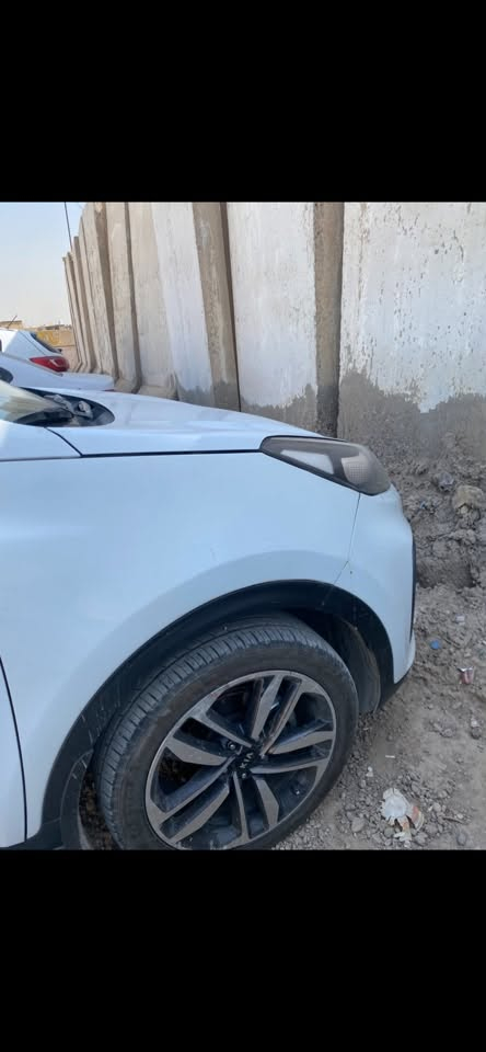 سبورتج خليجي 19 شكل 20 ماشية 121 كم  بيها جاملغ ايسر صبغ وبارد بالباب الخلفي 
ب 175 
للاستفسار ***********
