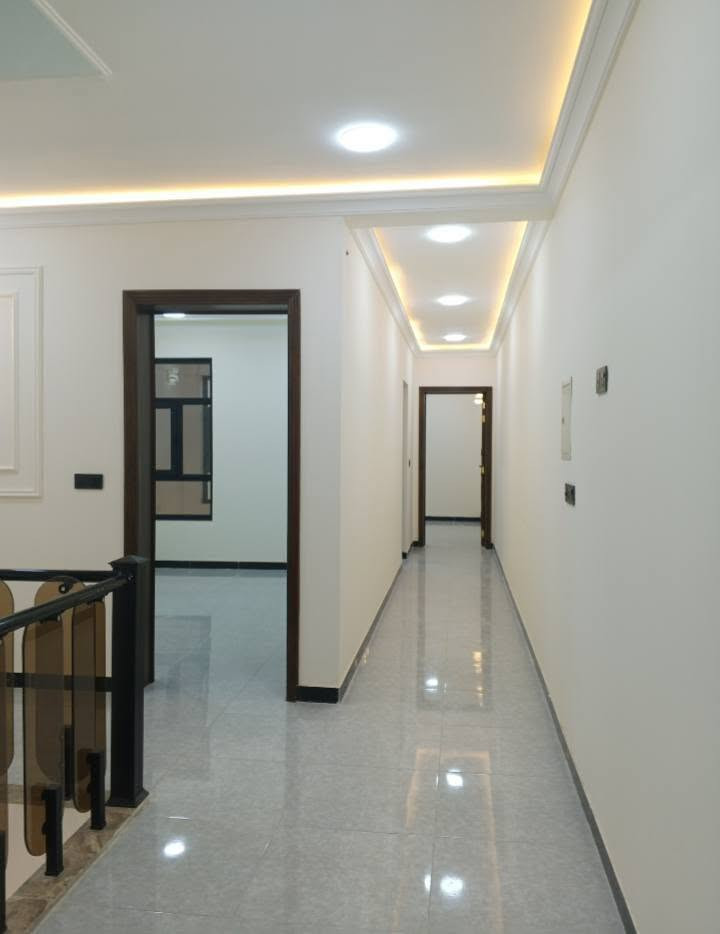 🔥 دار حديثة للبيع في زيونة – محلة 710 🔥

🏡 فرصة مميزة لامتلاك دار جديدة غير مسكونة في موقع سكني ممتاز داخل زيونة، بتصميم راقٍ وتشطيبات حديثة.

📐 المساحة: 150 م²
📏 الواجهة: 5م
📏 النزال: 30م
🏠 طابقين
🛏️ 4 غرف نوم
🛋️ استقبال
🍳 مطبخ
🚪 مدخلين
✨ بناء حديث – غير مسكون

💎 مميزات وتشطيبات مميزة:
▪️ واجهة مرمر أنيقة
▪️ أرضيات مرمر
▪️ ديكورات داخلية بأحدث طراز
▪️ تصميم عملي ومناسب للسكن العائلي
▪️ موقع سكني ممتاز في زيونة

📍 زيونة – محلة 710

📞 للاستفسار والاتصال:
***********
