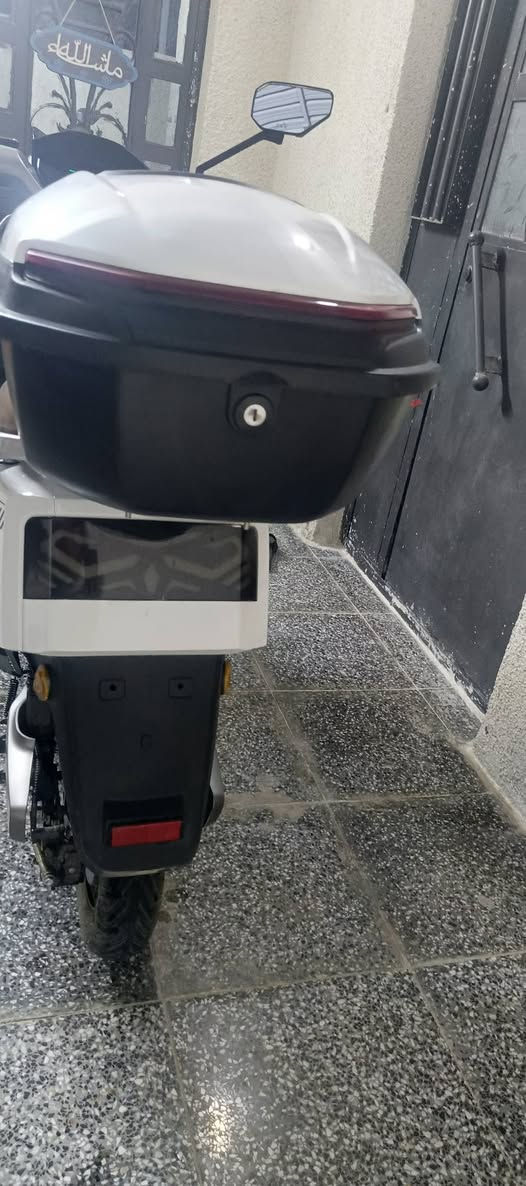 دراجه مستعمل شهر واحد فقط بعدهي جديدة 
5 بطاريات 3 سرع السرعه الحقيقية للدراجه 52 توصلك ٤٠ كيلوو اذا الدراجه فول شحن 🔋
نظام R رجوع للخلف 
سعر راح يكون ٩٥٠ الف 
العنوان بغداد الوشاش
للاستفسار ***********
