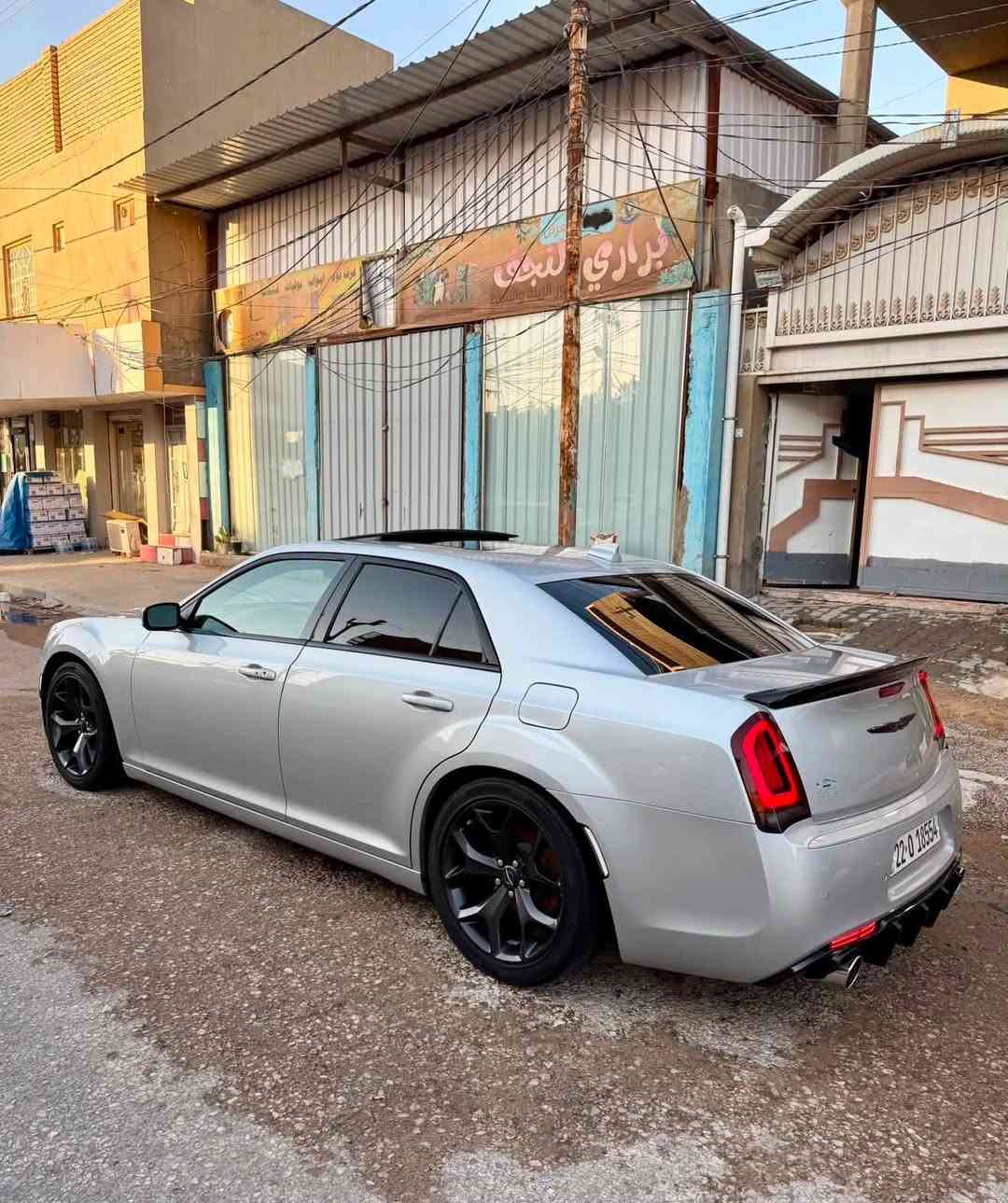 سلام عليكم
كرايسلر 300s مديل 2023 لاست كول 
 تو ويل رقم اربيل 
مكينه 6 سلندر 3600
السياره كلش نضيفة وماشيه 71 الف ميل
فول مواصفات بنوراما
حساسات امامي وخلفي
رادار جانبي نقطة عمياء 
كشنات جلد حظن 
حادث كلش خفيف وسطحي 
 ربع جاملغ وشويه من البنيد
بدون دواخل راديترات اصليه 
مكان السيارة النجف
للاستفسار اتصل على الرقم او تراسلني وتساب 
***********
