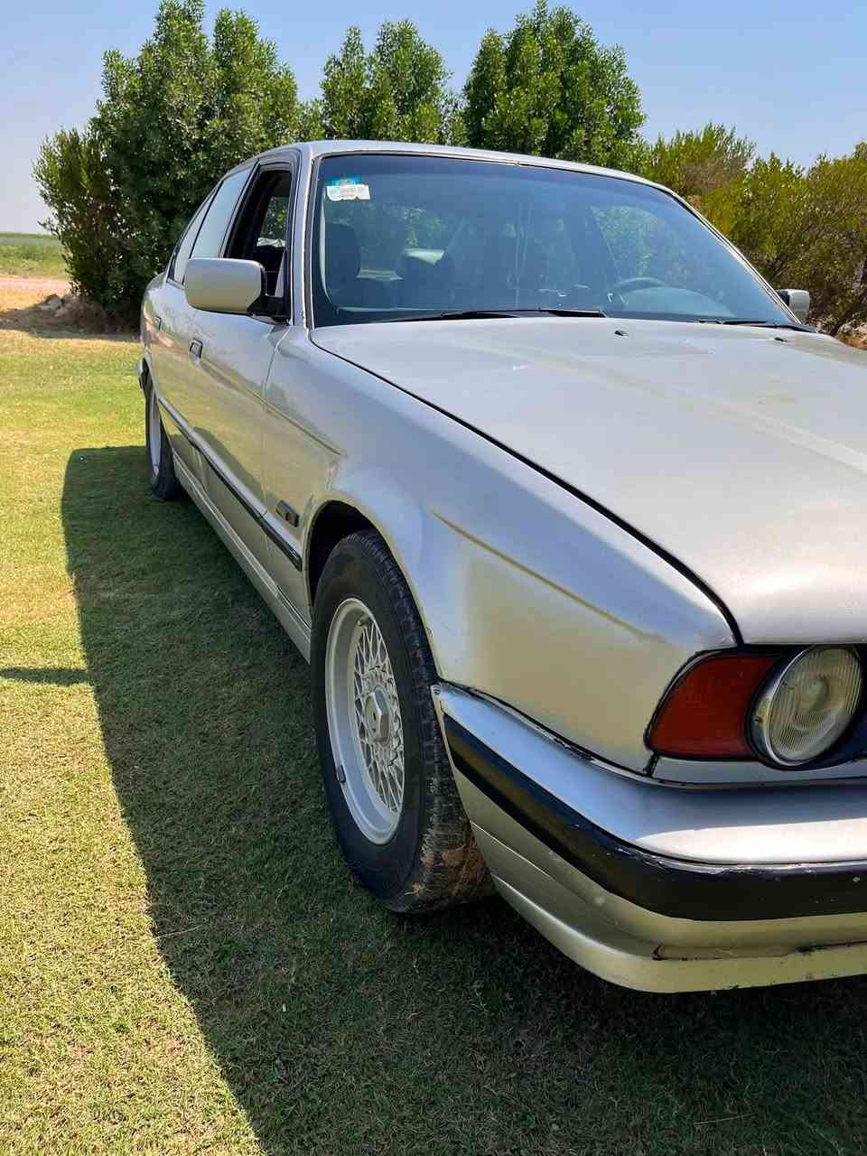 السلام عليكم للبيع فقط Bmw ٥٢٥ موديل 1990رقم صلاح الدين إنكليزي ب اسمي سياره جاهزه كير مكينه حداديه كله جديد السعر ٥٨وبي مجال بسيط ***********
