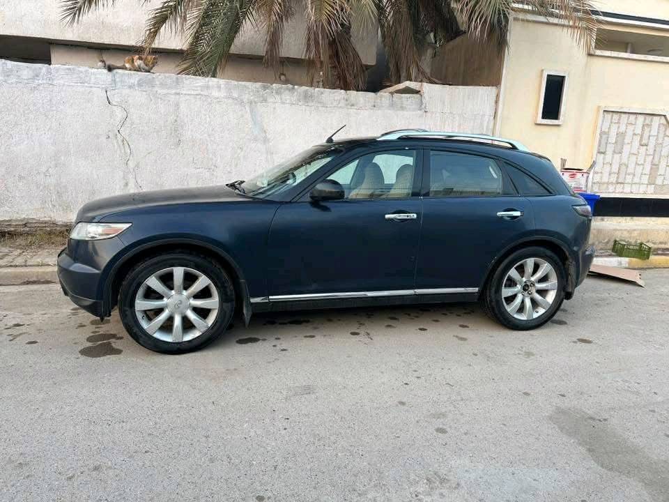 السلام عليكم ورحمة الله 
انفنتي fx35 موديل 2008 وارد امريكي
حادثهة نص باب الصدر مصلح 
ايرباك وشاصي سليمات مكفولة من الغرق والضربة القوية وبيهة كلير اثر جراد وهنا نضربت قبل فترة الجاملغ جهة السايق تعدل ونصبغ 
السيارة فور ويل وتبريد قطعتين 
معروفة مواصفات الانفنتي بصمة وفتحة 
وكشنات كهرباء جلد تدفئة 
خزن وضعيات قيادة 
صندوك شفط كامرة خلفية حساسات 
صدر امامي وخلفي جديد السيارة ناعمة ونشطة كلش
منظومة تبريد كاملة جديدة تبريدهة ثلج 
رقمهة حلو وبأسمي سنوية لـ27  
السعر ٩٠ وبيهة مجال ان شاء الله 
مكاني بغداد المدائن 
***********