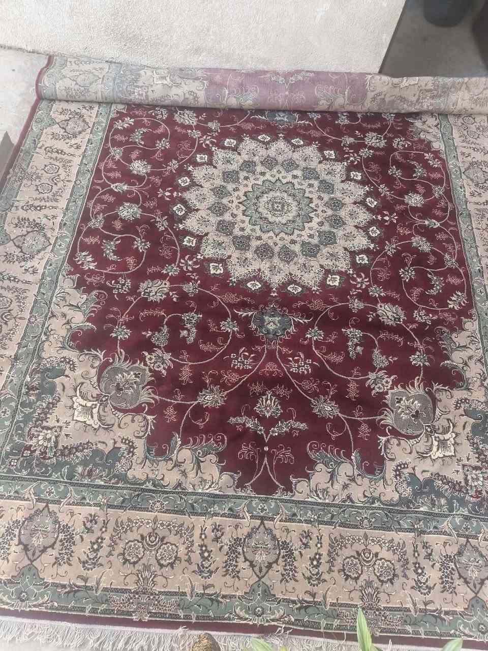 السلام عليكم محفوره عدد 2 للبيع قياس 4 × 3 السعر 50الاحمره والاخ 45 الرقم***********مكان حي كرامه
