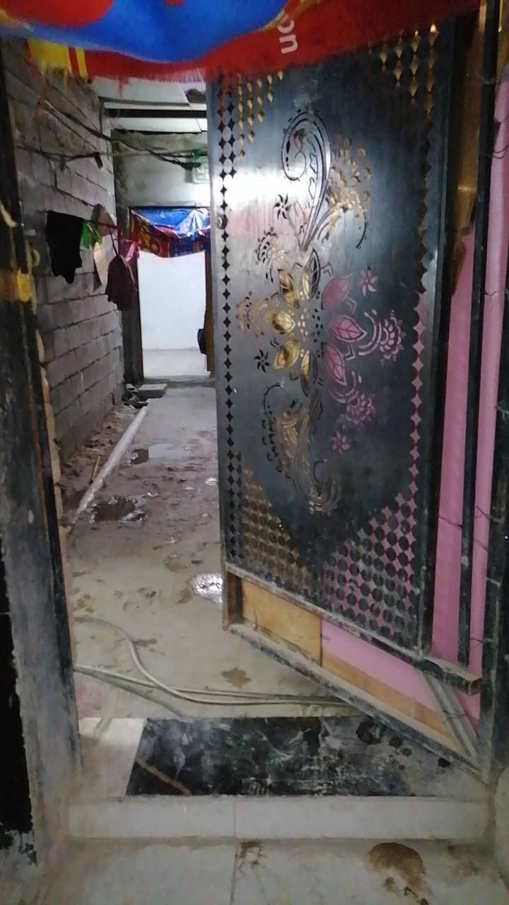 السلام عليكم عندنا بيت تجاوز بالزعفرانيه بغداد زعفرانيه مساحته 120 متر مربع بس اربع غرف 3 غرف كامله وغرفه بعدها ماكامله لبخ ومطبخ وحمام وترك والسقف ساندوش جديد  شيل اغراضك وكعد السعر 18 وبي مجال  الي يحب يتصل على الرقم ***********  وبي واتساب
