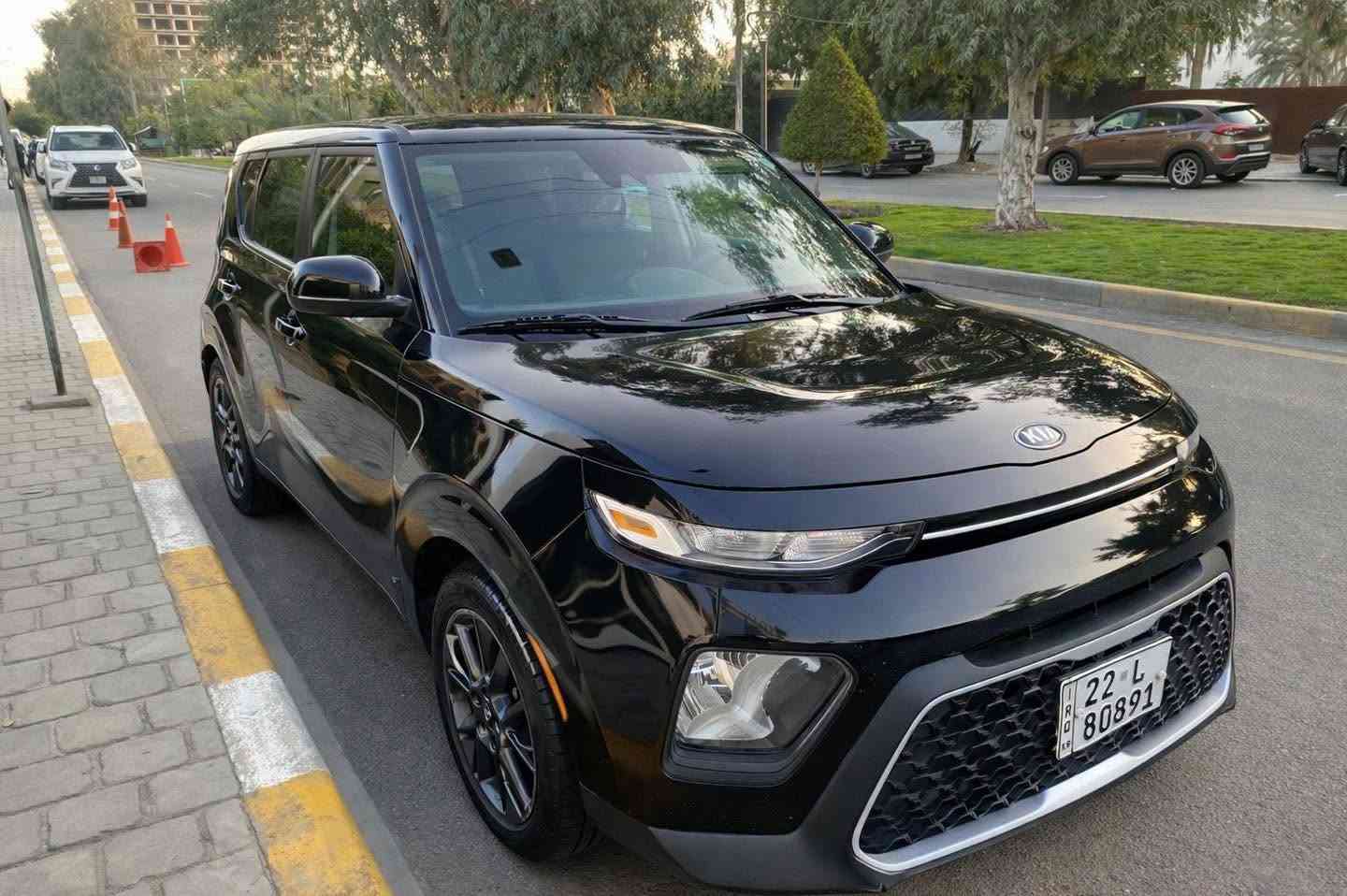 جديد ورخيص كيا صول موديل 2021
رقم اربيل سنوية بإسمي 2029

محرك 200 دوش  كير ATM نمر 8
ماشية 100 الف بس

مواصفات S :-

كشن كهرباء
شاشة كبيرة
كاميرا دوارة 
مثبت سرعة
مانع انزلاق
رادار ٤ جهات
توقف ذاتي
اطفاء ذاتي
تحديد مسار
وبعد المواصفات المعروفة 
كير محرك تبريد مكفول وخير من الله

الضرر موجود بالصور 
بابين جهة السايق صبغ

السعر علق يصلك فوري

مكان السيارة بغداد
 رقم هاتف ***********
