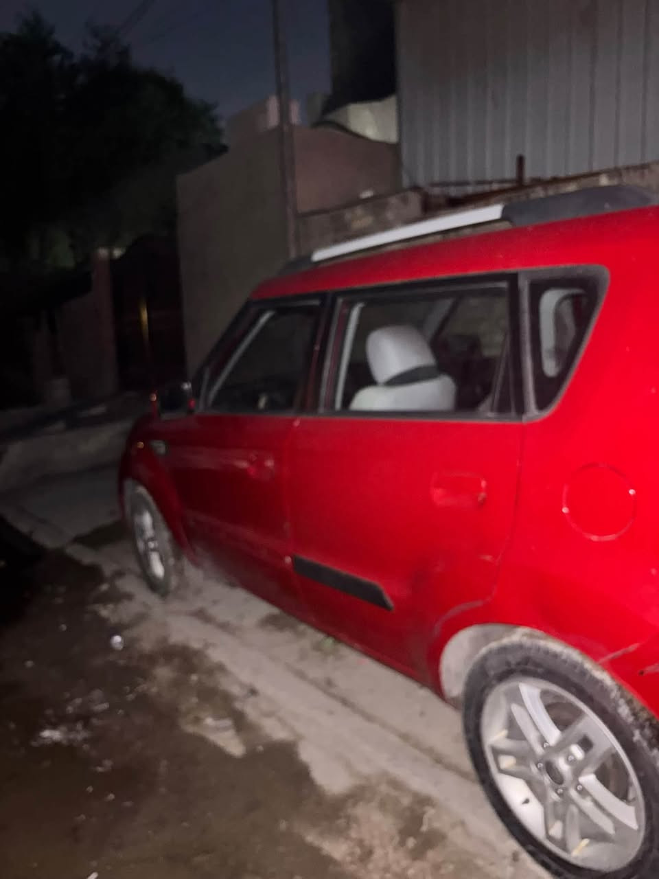 سياره صول مديل ٢٠١٠ خليج محرك ١٦٠٠ نظيفه ربع قطعه صبغ الجاملغ الخلفي ماشيه ٥٥ الف رقم بغداد الرقم ***********
