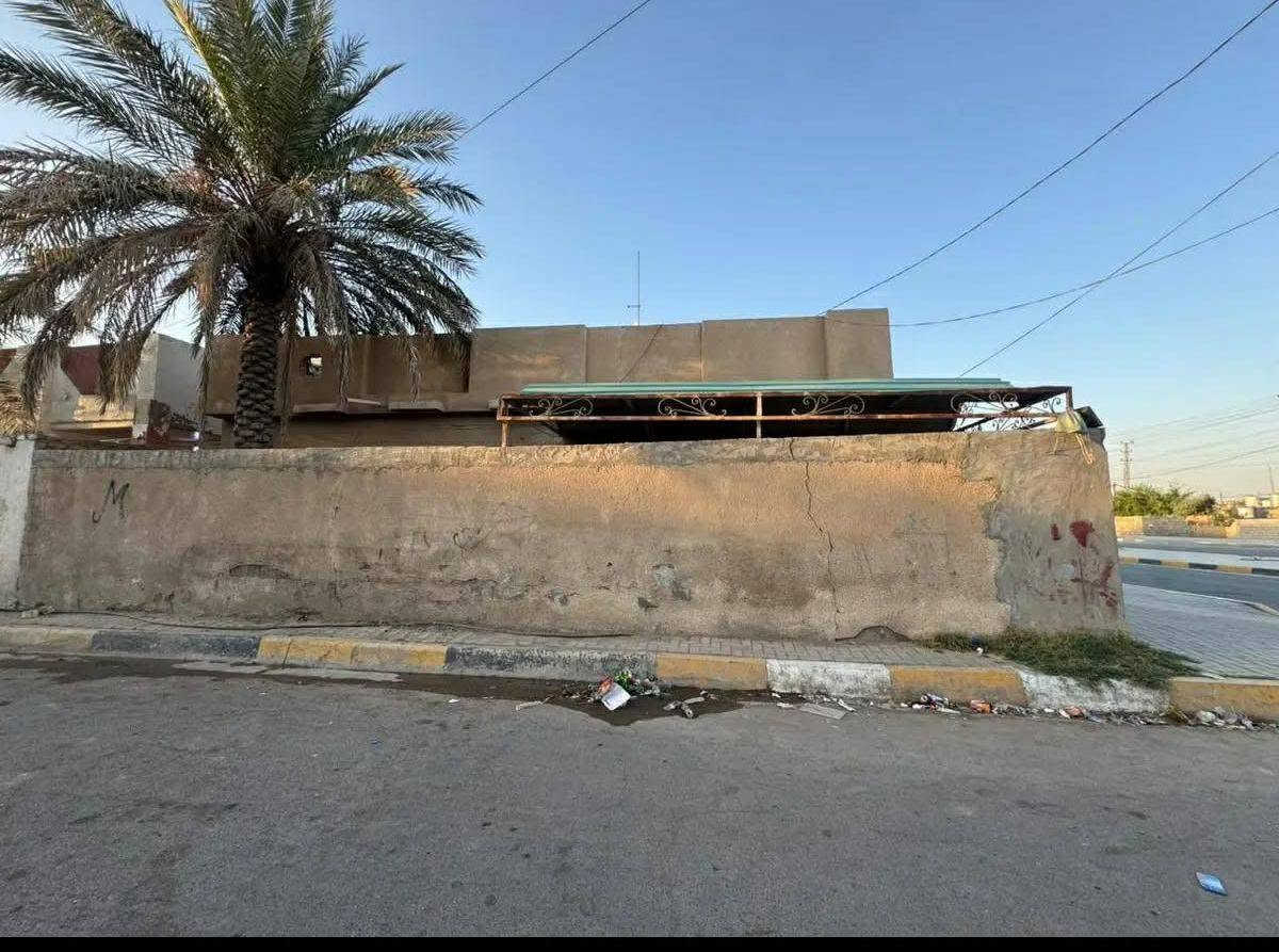 دار سكنية • ركن شارع رئيسي • ٢٠٠م²