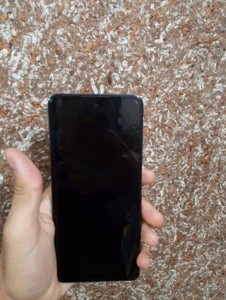 سلام عليكم، للبيع انفنكس هوت40 أبرو ذاكرة256 عشوائية16 بطارية5000  جهاز مثل ما اموضح بالصور نضيف مال بيت شخط واحد مابي استعمال قليل،،غراضة ضاعن ويا الغراض،،...السعر170...العنوان بغداد مدينة الصدر ام الكبر ....للتواصل خاص او اتصل***********
