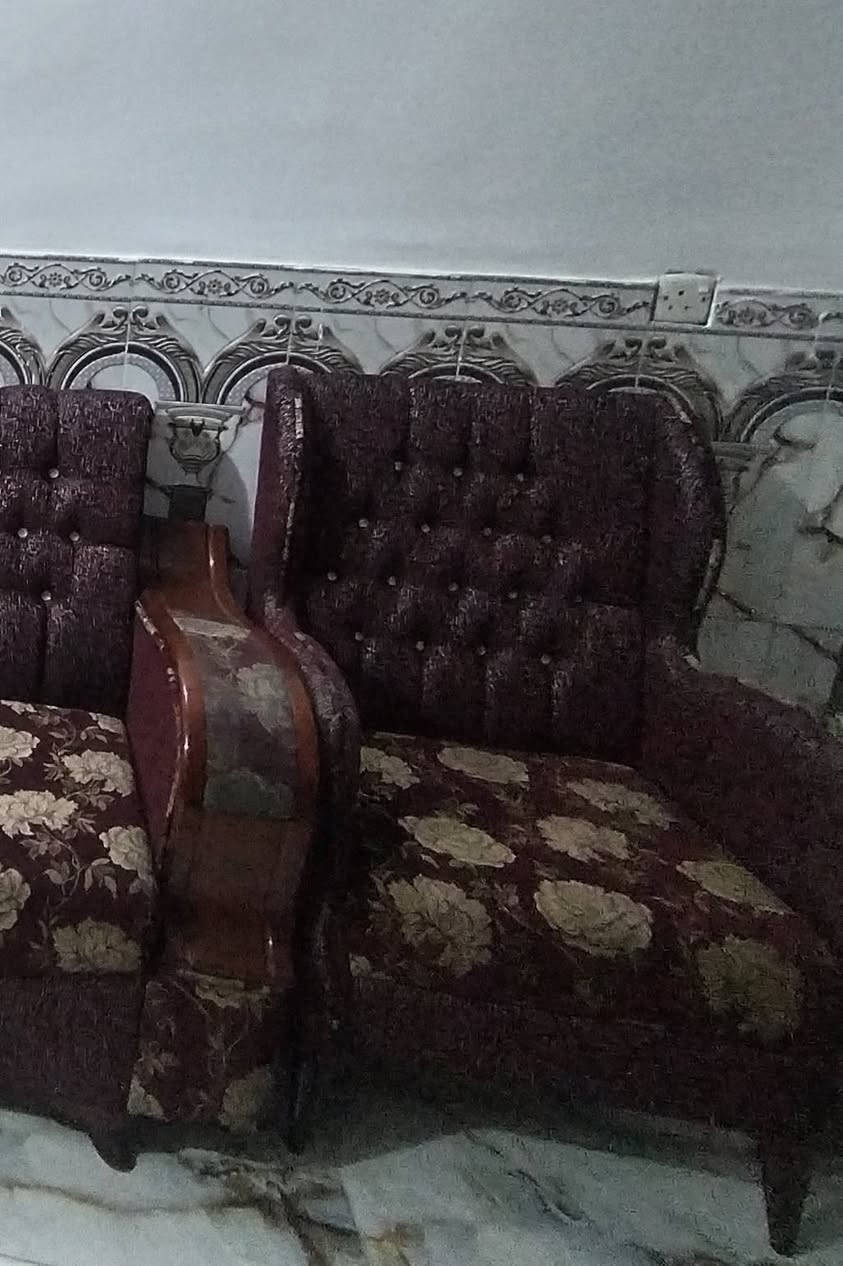 تخم سبع مقاعد نضيف اي ضرر ما بيه المكان بغداد للاستفسار الاتصال على الرقم هذا *********** بغداد, العراق
