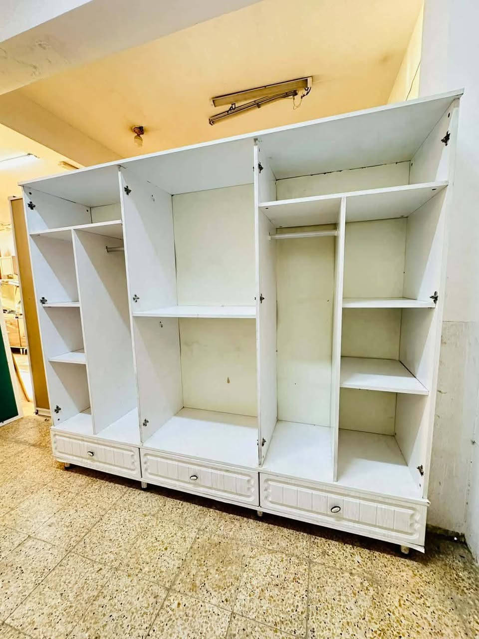 غرفة نوم تركي كانتري مستعمل 
تتكون من 👈 8 👈 قطع 
نضام أبواب 🚪6 باب 😍
نضافة 90 %💯 
السعر 725 ألف فقط 
مع نقل وشد داخل بغداد مجاني

 
حجز الالستفسار على وتساب*********** تابعو صفحه 🩷
