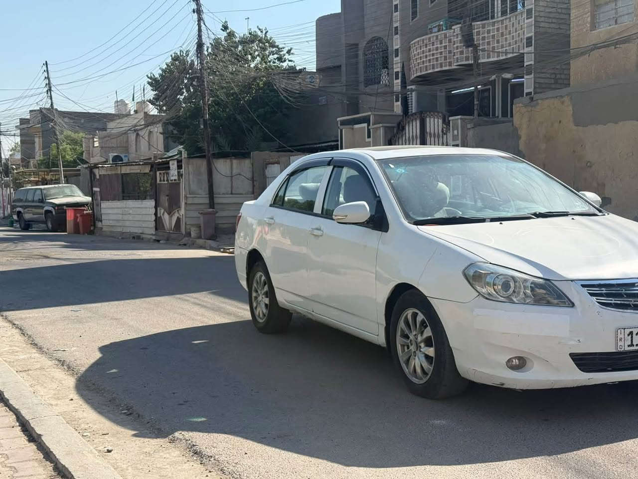 السلام عليكم BYD. G3.  2013 كير اوتماتيك المرغوب 
مكفوله كفاله عامه ضربه وصبغ وتبديل كير ومحرك شرط الكفاله كير مال مني كوبر يعني انسى العطل ميكانيك تبريد منضومة جديده صدر جديد تخم تاير نضيف محرك جديد سيارة ماعايزها اي شي فول مواصفات ماشيه 146 حقيقي سياره حلوه وشرط الفحص رقم بغداد 11 انكليزي والتحويل مباشر هزه جديده سنويه جديده سياره جاهزه على داير مليم ونضيفهحتى طخطخات مابيها ولا حتى بوارد ممتعوبه مكاني بغداد رقمي 
***********
