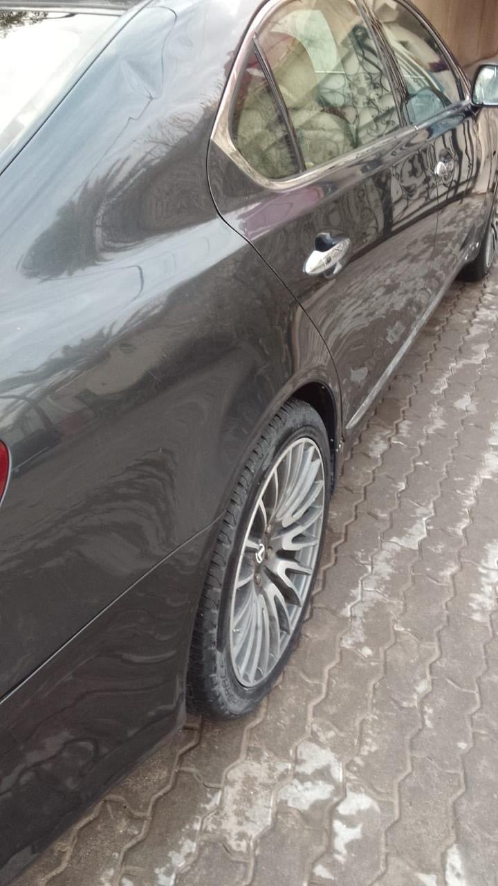 السياره 2007مكينه بيهه صوت رواجز  سنويه منتهيه الضرر الي بيهه بالمدكر الايسر الي موضع بالصوره دعمه خفيفه ومصلحينه السياره على بلادهه لا مصبوغه ولا معجون اذا اكو مراوس  السعر 115 ورقه 
لكزز L460 سياره حلوه ومرتبه