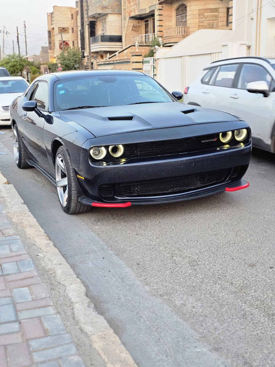 اسعد الله اوقاتكم بكل خير اخوان دوج جالنجر sxt ٢٠١٦ محرك كير ممفتوحات بلاد الداخل بلادي صدر امامي وخلفي بحالة ممتازة طخم ويل وتاير بحالة جيدة التبريد مشاء الله ثلج لايت عدسات زرع مواصفات بيهة سبورت وشاشة كبيرة وشفتات ستيرن بدون اي نقص ماشية حاليا 86 الف ميل ما يعادل 138 الف كيلو متر وصيانة كاملة مكملة على آخر حباية .واتر بم موبر اصلي شرط ٢٠٠،٠٠٠ مع ماء اصلي .

براد دهن اصلي اصلي شرط من شموخ الصقر ٢٥٠،٠٠٠الف

اخوان الحادث الوجه مال السيارة لحد البدنة وكلشي موجود بالصور والسونار جديد..////////// 

راس شاصي براكيت ايمن ايسر ويم اللايت الايسر بداية اللغد بدون بدون لا كص ولا لحيم وكدامكم صور الحادث تايرات عدلة والبنيد شي بسيط.. 

البنيد مغلف ..///////// 

ايرباك دركة ودشبول.. 

باب السائق قمارة جنطة الجانب الايمن مكفول اخوان كلشي كدامكم شرح وصور اقرة المنشور زين ... 

رقم بغداد سنوية باسمي اجددت الى 2031 وهزتهة تخلص شهر 9 

راجائا اخواني الاعزاء الي متعجبة السيارة او المنشور خلي يعبرة او يترك كلة طيبة وليكسر بالحاجة 

السعر 136 ورقة وانشاء الله بيهة مجال بالمعقول. 

***********//// 

***********///// 

بغداد حي الحسين قرب جسر العامرية 

بيهن واتساب.........
