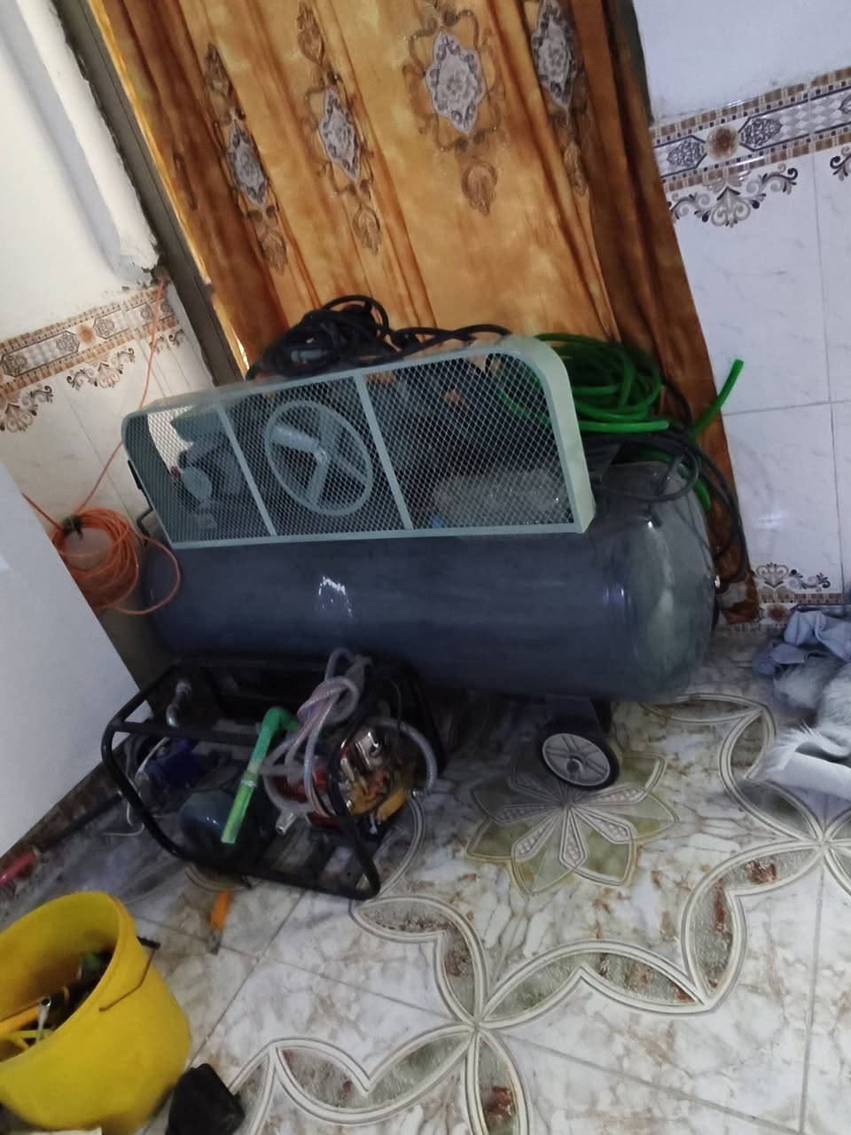 قسلام عليكم عني عندي غراض غسل لبيع مامستعمل شرط فحص سعره مليون ٥٠٠  مكان ناصريه ***********
