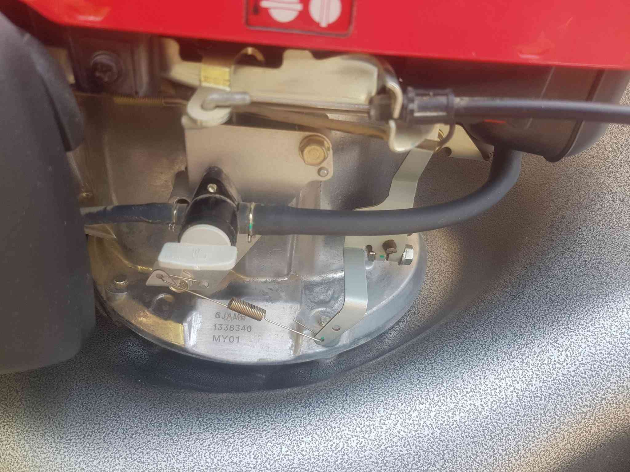 ​للبيع ماكينة جز وقص العشب الاحترافية من الشركة العالمية هوندا (Honda) من سلسلة Izy المعروفة بقوتها وعمرها الطويل.
:للبيع ماكينة جز وقص العشب الاحترافية من الشركة العالمية هوندا (Honda) من سلسلة Izy المعروفة بقوتها وعمرها الطويل
​الماركة: Honda (هوندا أصلية).  
​الموديل: Honda Izy.  
​المحرك: مزودة بمحرك هوندا القوي الحديث GCx160 يعمل بالبنزين، مما يوفر أداءً ممتازاً واستهلاكاً اقتصادياً للوقود.  
​الملحقات: تحتوي على كيس قماشي خلفي لتجميع العشب المبتور لسهولة التنظيف.  
​التصميم: هيكل متين وعجل قوي لسهولة الحركة والمناورة في الحدائق.  
​الحالة: شغال بحالة ممتازة وجاهزة للاستخدام المباشر.  
​السعر:  ٥٥٠٠٠٠ الف  
المكان: [ الديوانية ]
رقم الهاتف  ***********
