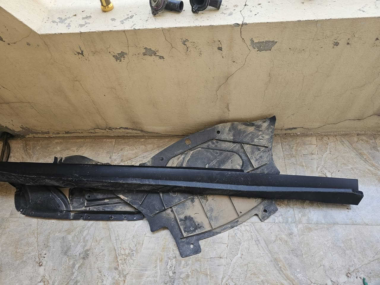 درع كامل قطعتين
ولف حماوه واحد جديد 
واحد بي الغلاف
لاستيك مال دبلات
ارضيه مال جهت اليمنه جديده 
***********
الي تفيده خالي يتصل

