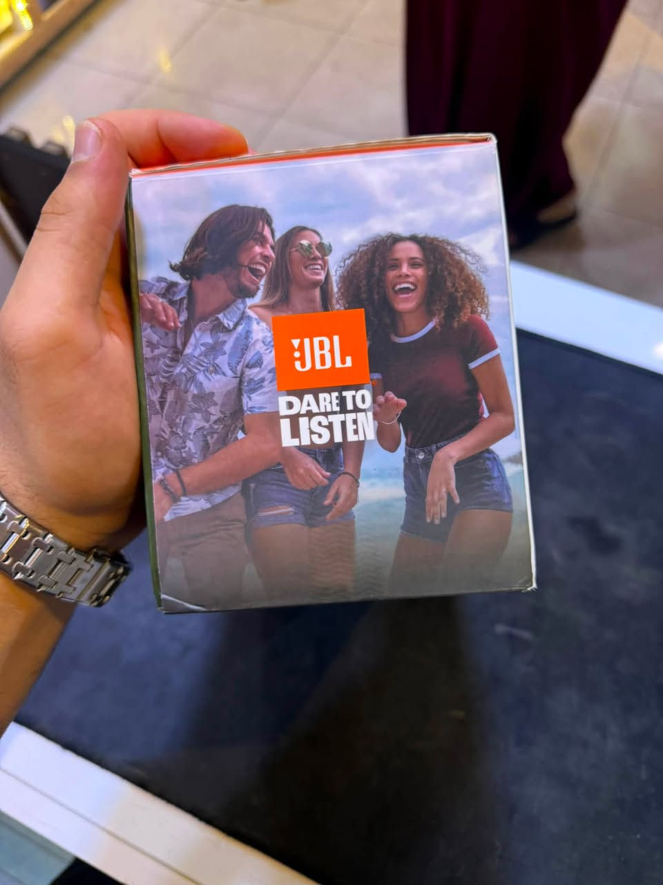 Jbl charge 6 سبيكر
اعلى كواليتي صوت واضح و ضخم غير مستخدم باله 
اعلى سعر ابيعه 
متوفر توصيل لكل محافظات 📦🚚
WhatsApp *********** 📞☎️
