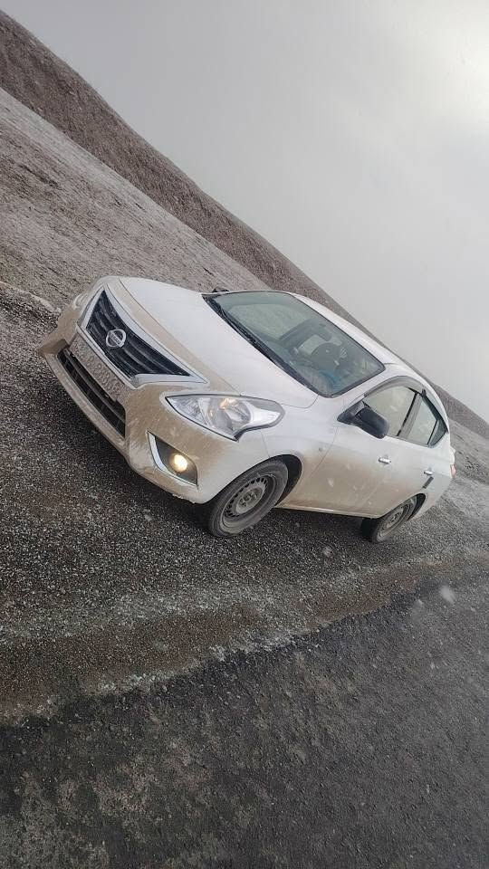 نیسان سەنی مۆدێل 2021
سەیارەکە فول مواسەفاتی هندی یە
دوو جام کارەبا و یەدە نیکل و حساس و دەبل گێچ و بلاجکتۆر و باڵی سەر سندوقی هەیە 
یەک بست ساردی هەیە بێ شوخت و بێ کارت چەند قۆپەکی بچوکی هەیە
 سەیارەکە گێر و مەکینە و هەموو شتی بە شەرتە 93 هەزار کیلۆمەتر رۆیشتیە داوای 112 و کەمەک مەجالی هەیە 
***********
*********** أربيل, العراق

