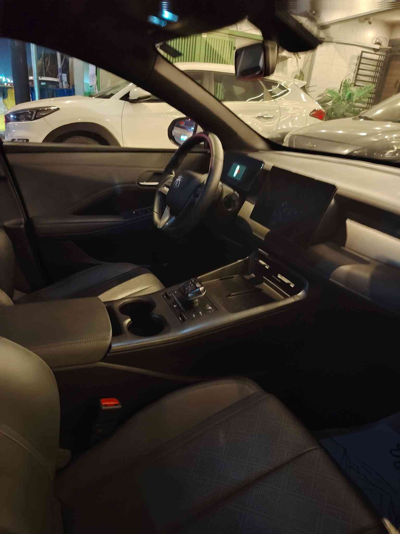 السلام عليكم
كن بلاص ٢٠٢٥ 
ماشية 
HEV 20000
EV 17000
بدون صبغ بيها بارد بالجاملغ الخلفي الايسر وبيها خدوش موضحة بالسونار ترايها زيرو داخل زيتوني جاهزة بدون نقص
السعر ١٩ مليون مكانها الكريعات شارع المعارض 
رقم الهاتف ***********
