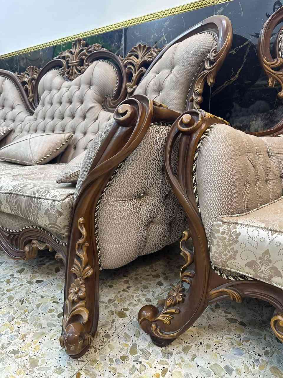 زان 10 مقاعد طبله وسطيه ثكيل جدأ خشب زان أصلي 
الجاد بلشراء فقط السعر خاص واتس.***********
