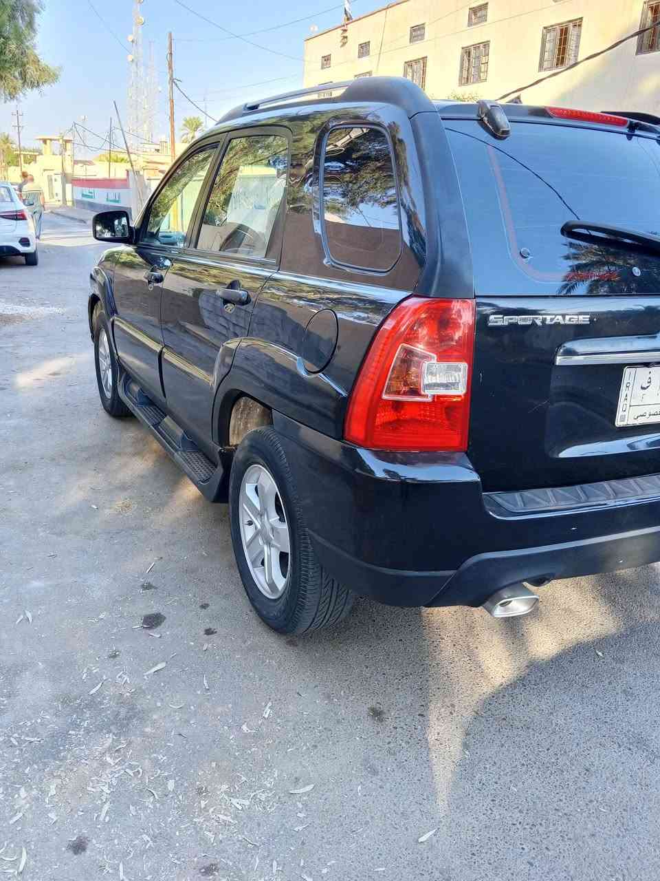 سلام عليكم
كيا سبورتج 2009 خليجي مكفوله 

 سنويه 27 رقم واسط

داخل عسلي 

محرك 2000

تخم تاير 

5 ويل كاب

صدر جديد 

سيارة كامله 

 سعر 105بيه مجال
واسط مركز مدينه
رقم الهاتف ***********
