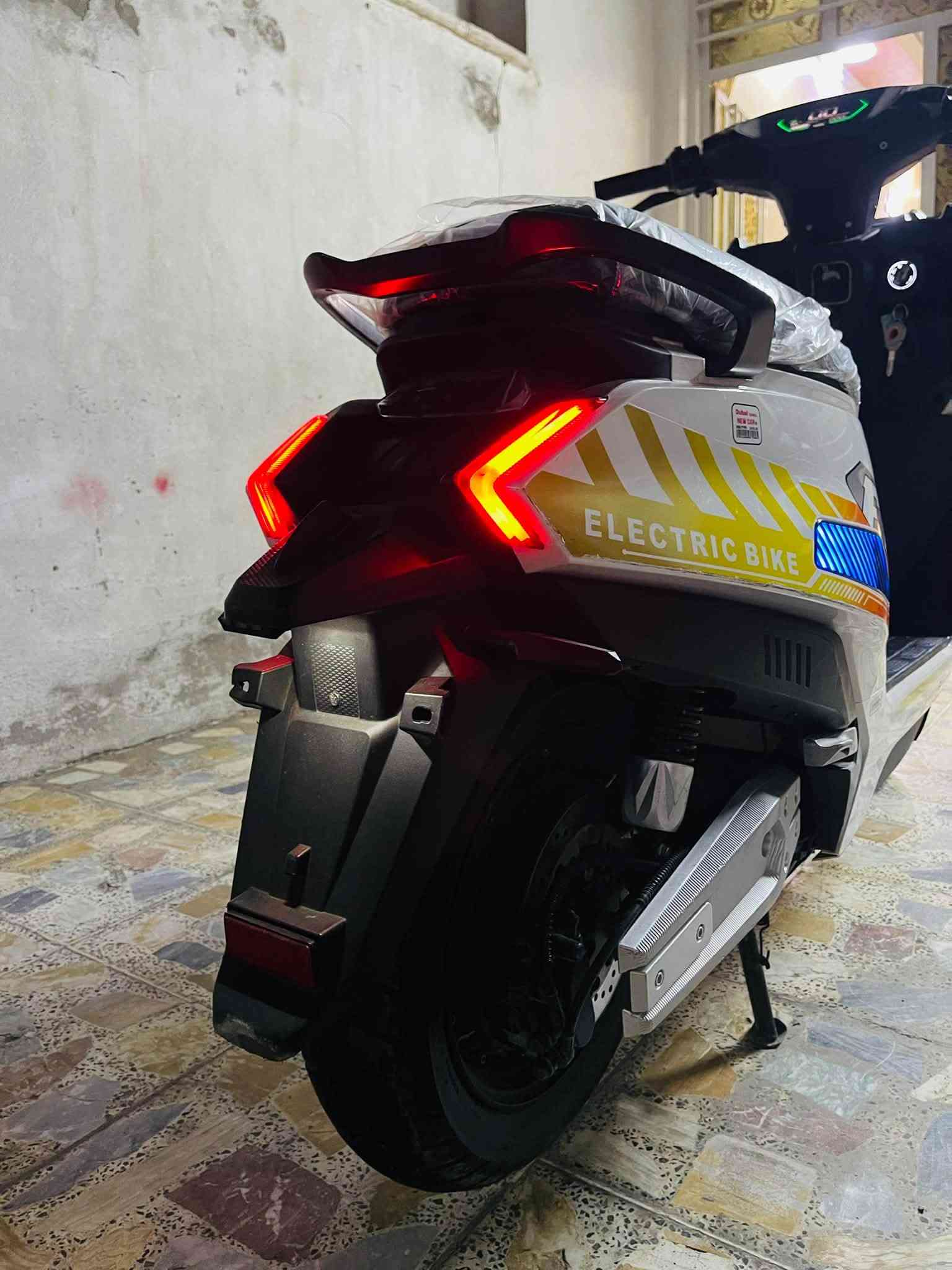 السلام عليكم 
للبيع دراجه F1 شركة HIS  
 2026
6 بطاريات دبل 32 امبير 72 فولت
ملف 2500W حقيقي
تشغيل بصمة وسويج وكارت
نضام P بارك
نضام R رجوع للخلف 
لد امامي متغير
السعر 750 وبيها مجال
المكان بغداد 
للاستفسار ***********
